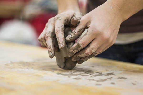 Working with clay (Credit: Pixabay)